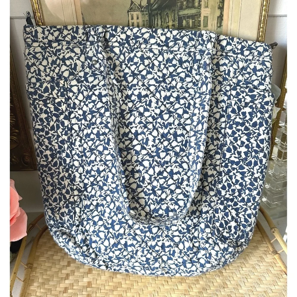 American Eagle Blue & White floral print quilted tote bag